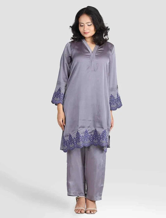 Regular Fit Embroidered Kameez